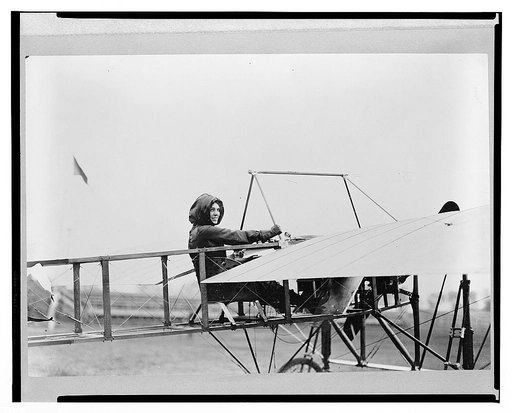 Harriet Quimby in cockpit of plane