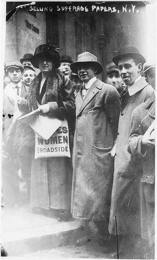 Suffragettes - U.S. - selling suffrage papers, N.Y.
