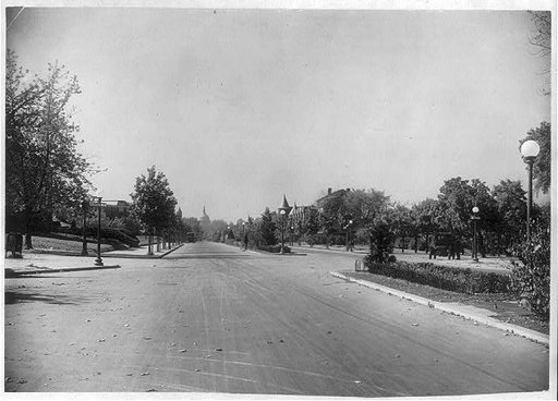Maryland Ave., N.E., at 12th & F Sts., looking S.W. towards Capitol