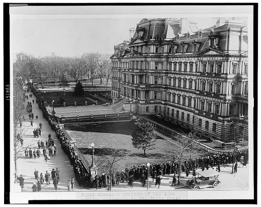 Photo showing a portion of the line waiting admission to the White House today