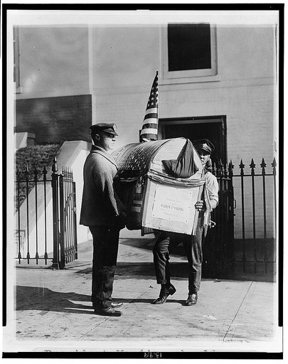 President Harding should wo[rry?] about the high cost of turkey--[ano]ther Thanksgiving gobbler arrived [a]t the White House today
