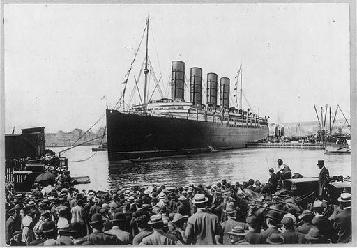 LUSITANIA, 1907-1914, New York City: warping into dock, NYC, 13 Sept. 1907, crowd in foregrd.