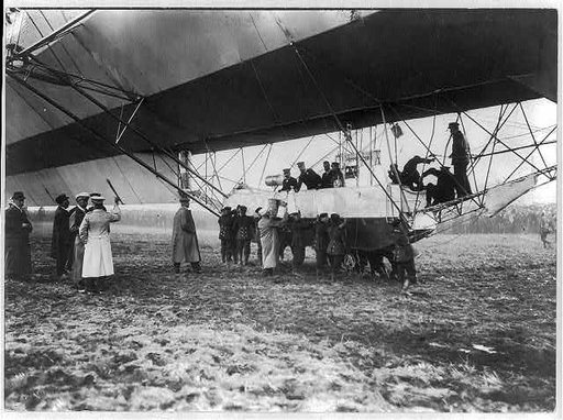 Zeppelin landing in presence of Count Zeppelin and Crown Prince