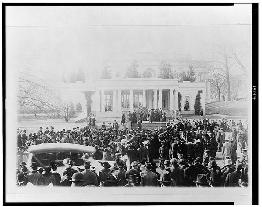 Suffragettes near the White House, Washington, D.C.