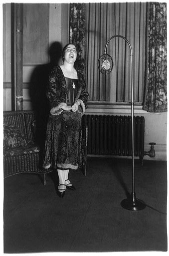 Dusolina Giannini, 1902-
