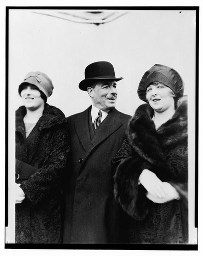 Sir Jos. Duveen, art expert & family