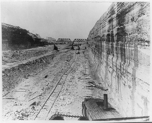 Welland ship canal - channelled faces for pit for lock no. 5