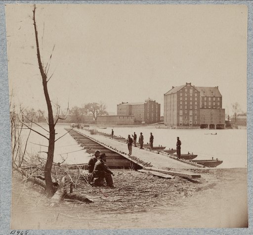 Pontoon bridges across James River