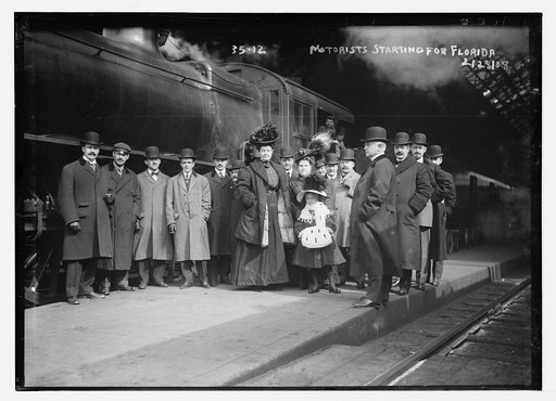 Motorists starting for Florida, New York