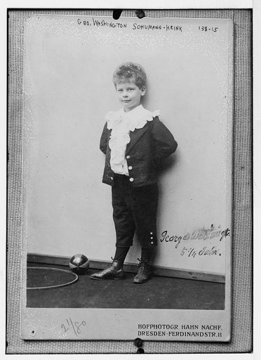 Gen. Washington Schumann - Heink, standing with ball, 5 1/4 years, photo: Hahn Nachf., Dresden, Ferdinand Str.