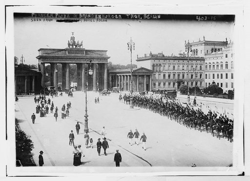 Pariser Platz and Brandenburger Thor, Berlin [Paris Place and Brandenburg Gate] seen from Hotel Adlon