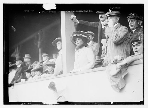 Miss Sears, Mrs. W.K. Vanderbilt, Jr., C. Mackay [Vanderbilt Cup Auto Race