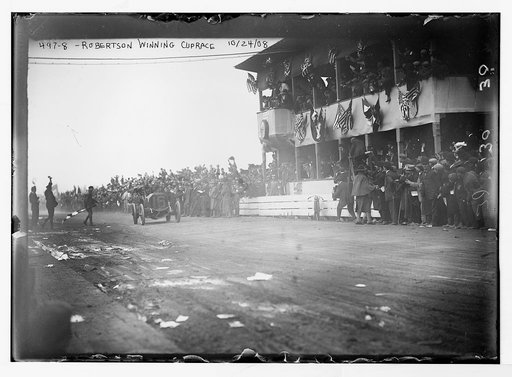 Robertson winning cup race [Vanderbilt Cup Auto Race