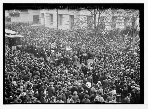 Crowd gathered to hear suffragettes speak, New York