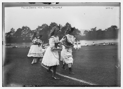 Playground Ass'n Meeting] Polish dance N.Y. school children