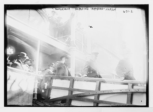 Roosevelt boarding ship "Hamburg", New York