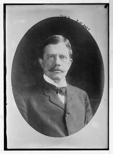 H.M. Hoyt, cameo portr.