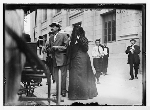 Mrs. Wm. Thaw, veiled, on street, White Plains, N.Y.
