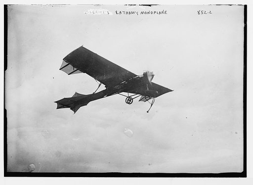Bleriot-Latham monoplane, in flight