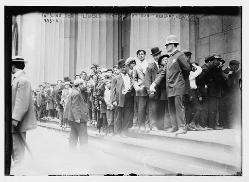 Crowd in line at Sub-Treasury Bldg, for "Lincoln Cents", New York