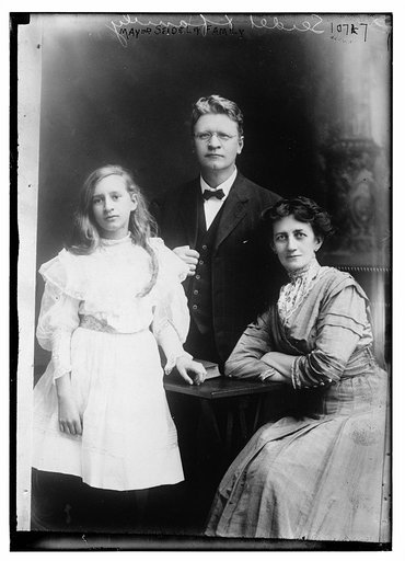 Mayor Seidel with wife and daughter