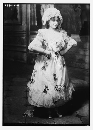 Perle Barti in "Baron Trenck"