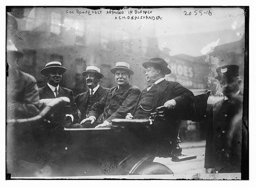 Col. Roosevelt arriving in Buffalo.  Col. D.S. Alexander