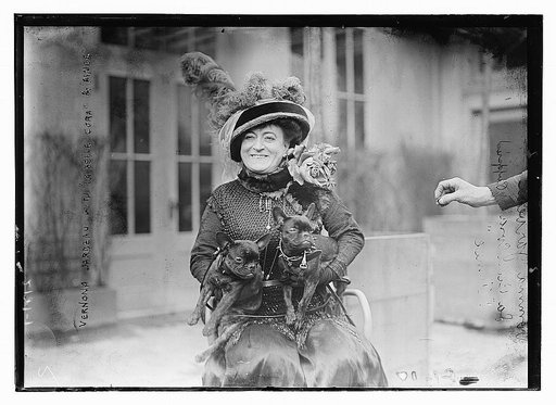 Verona Jarbeau with "la belle Cora" and "Aimee"