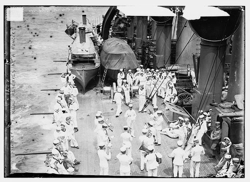SEATTLE Naval reserves at concert