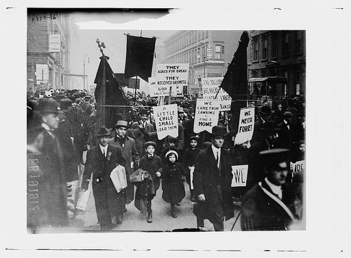 Lawrence, Mass strikers parading in N.Y.C. 1911