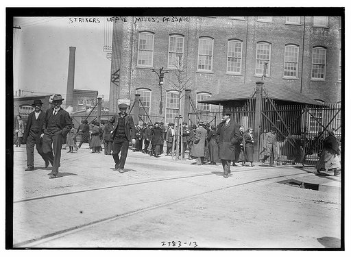 Strikers leave mills, Passaic