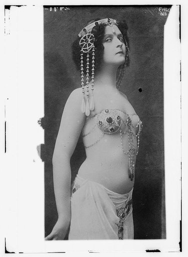 Belly dance performer Fritzi Schaffer as Salome