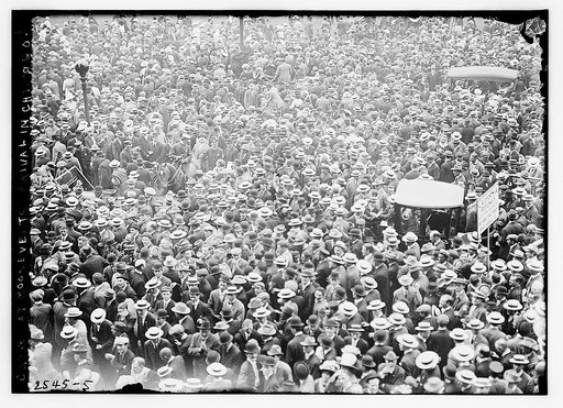 Crowd at Roosevelt's arrival - Chicago