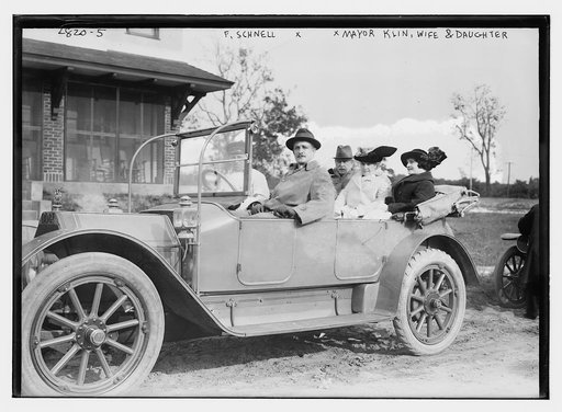 F. Schnell, Mayor Klin[e], wife and daughter