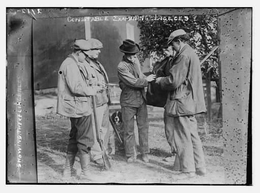 Constable examining licenses - hunting