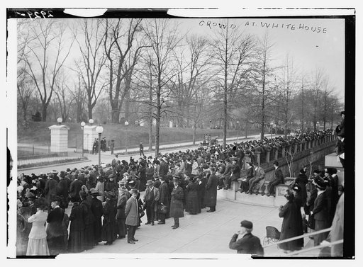 Crowd at White House