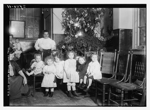 N.Y.C. lodging house -- Xmas tree