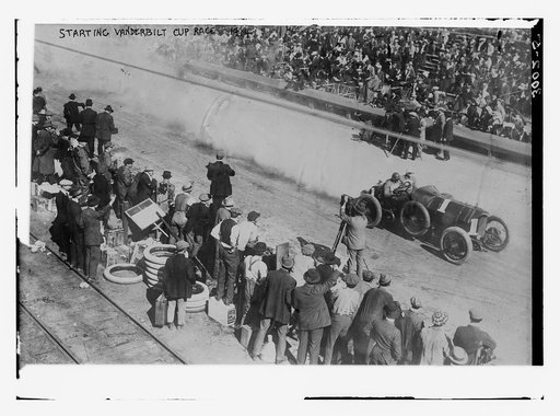 Starting Vanderbilt Cup Race / 1914
