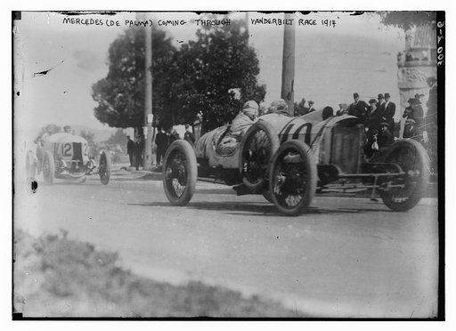 Mercedes (De Palma) coming through Vanderbilt Race