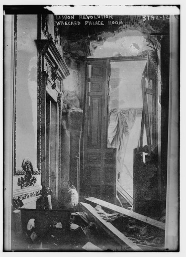 Lisbon -- revolution wrecked palace room