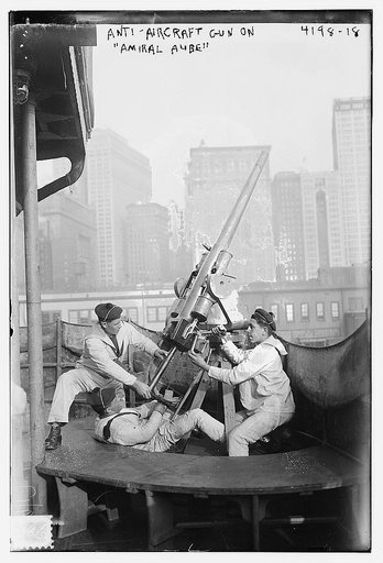 Anti-aircraft gun on "AMIRAL AUBE"