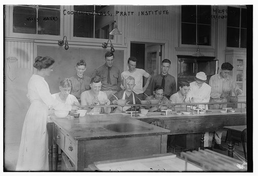 Cooking class, Pratt Institute, Miss Hanks [i.e. Hannko], Miss Kierstead