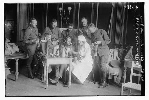 Knitting class Lafayette House, knitting class of wounded