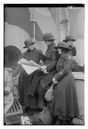 Unidentified men & women