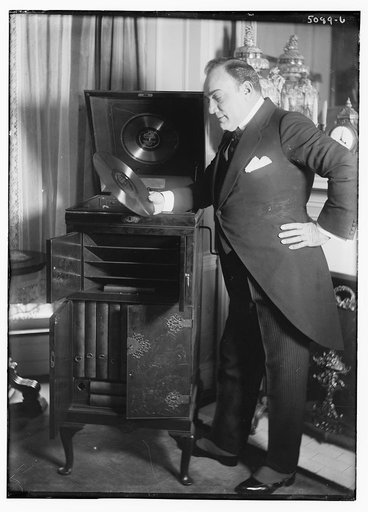Caruso with phonograph