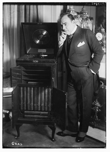 Caruso with phonograph