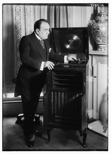 Caruso with phonograph