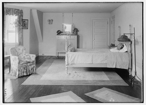 (Bedroom)