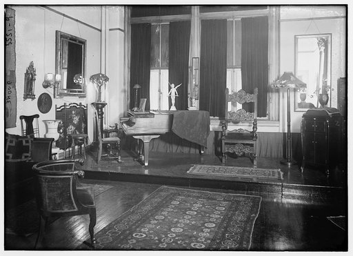 Boone [living room