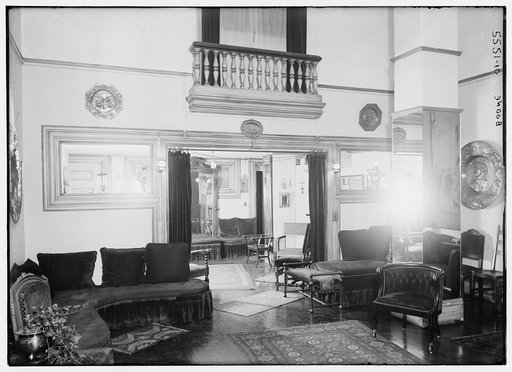 Boone [living room